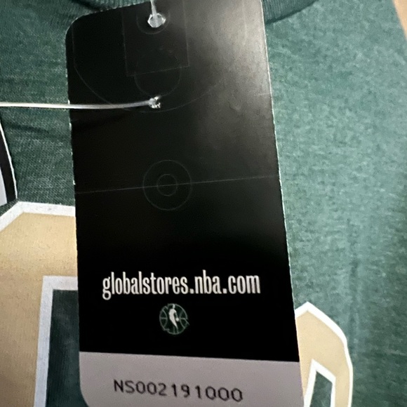 NBA Milwaukee Bucks T-shirt. Size XL - Picture 3 of 4